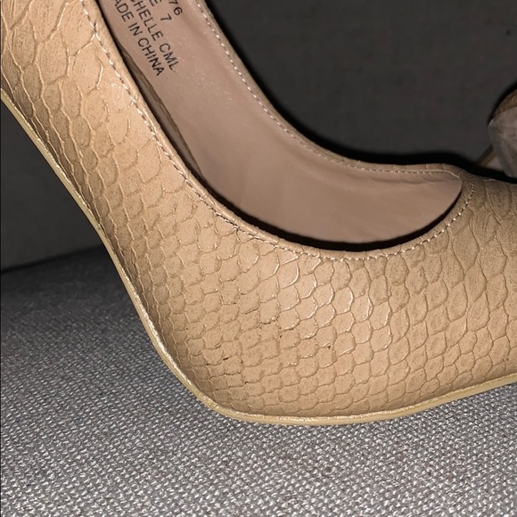 Tan heels - Picture 8 of 8